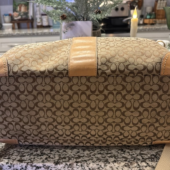 Coach Bag Extra Large~ Very Good Condition~Lots of Storage!!!! - Picture 14 of 16